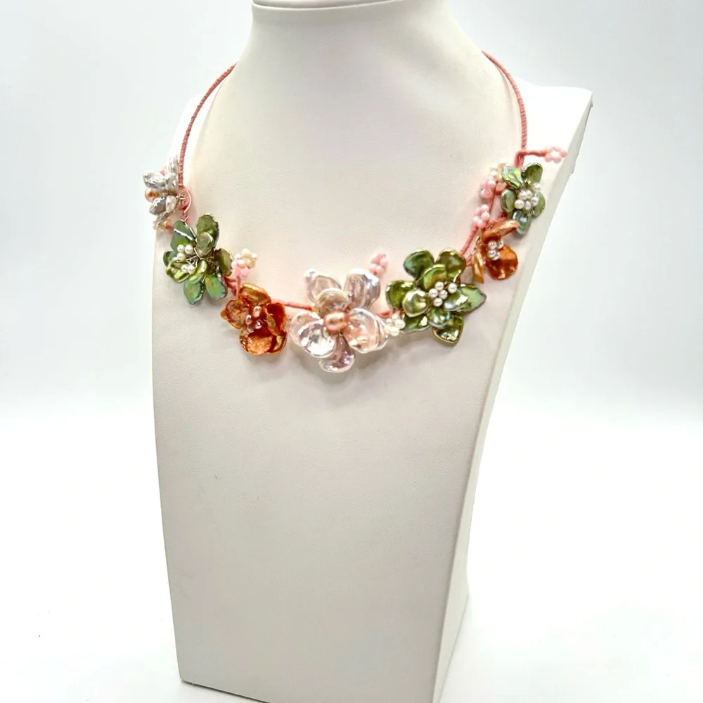 Luxury Artisan Floral Pearl Necklace - Pink and Green - Picture 4 of 5